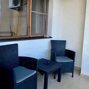 Апартаменты Sky Modern 1 Bedroom Apt W Free Parking 